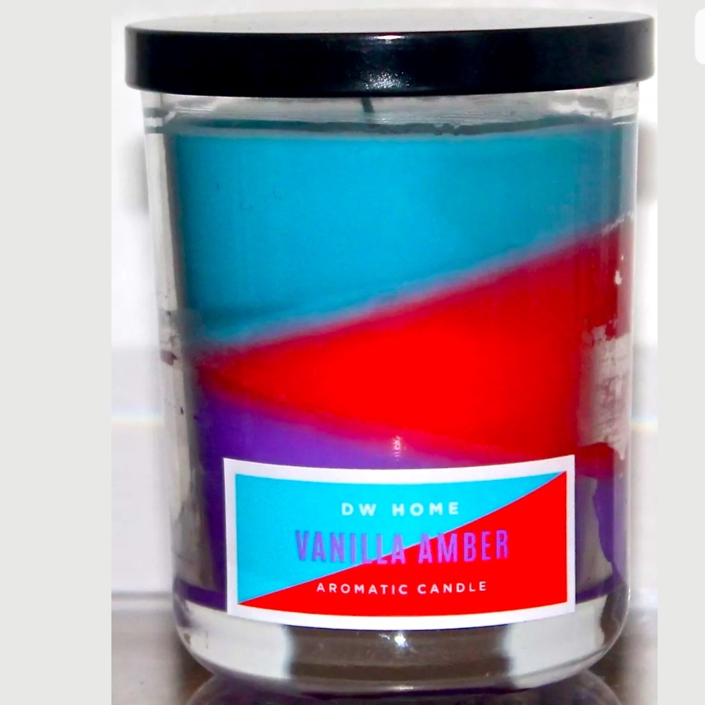 DW HOME CANDLE VANILLA AMBER RICHLY SCENTED